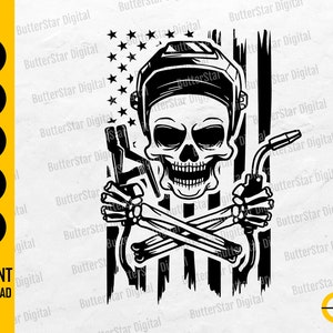 Peut inclure: Graphique noir et blanc représentant un crâne portant un casque de soudeur, tenant des outils de soudure croisés sur un fond de drapeau américain vieilli. Le texte "INSTANT DOWNLOAD" et des icônes de type de fichier sont inclus.