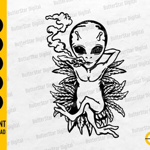 Può includere: Illustrazione digitale in bianco e nero di un alieno che fuma, circondato da foglie. L'immagine include il testo "SVG, DXF, PNG, EPS, AI, DOWNLOAD IMMEDIATO". Il logo ButterStar Digital si trova in basso a destra.