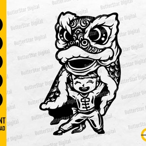 Könnte beinhalten: Schwarz-Weiß-Illustration eines chinesischen Löwentanzes mit einer Person darin. Der Löwe hat detaillierte Muster, und die Person trägt traditionelle Kleidung. Der Text enthält "SVG, DXF, PNG, EPS, AI" und "INSTANT DOWNLOAD".