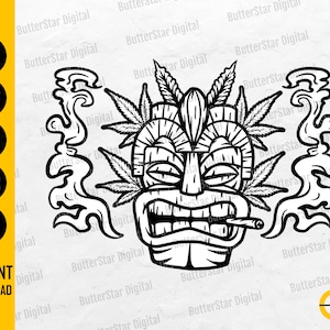 Può includere: Illustrazione in bianco e nero di una maschera Tiki che fuma una sigaretta, con foglie di cannabis e dettagli di fumo. Il testo "SVG, DXF, PNG, EPS, AI" e "INSTANT DOWNLOAD" è incluso.
