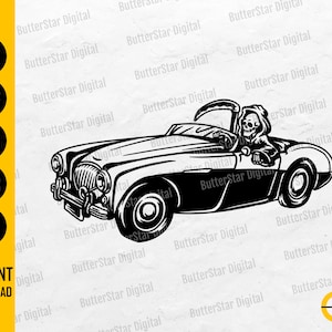 Puede incluir: Ilustración en blanco y negro de la Parca conduciendo un coche descapotable clásico. La Parca sostiene una guadaña. La imagen incluye el texto "DESCARGA INSTANTÁNEA" y opciones de tipo de archivo.