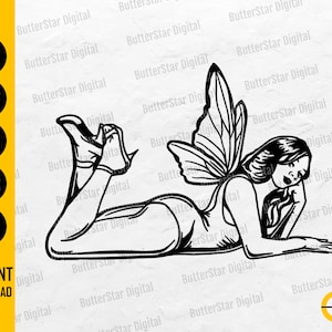 Puede incluir: Dibujo lineal en blanco y negro de un hada tumbada, con tacones altos y un bañador, con grandes alas detalladas. La imagen incluye el texto "SVG, DXF, PNG, EPS, AI" y "DESCARGA INSTANTÁNEA". Es un diseño digital.