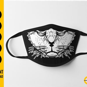Puede incluir: Mascarilla negra con un diseño de cara de gato blanco. La mascarilla presenta una ilustración detallada de la nariz, los bigotes y la boca de un gato. La mascarilla está hecha de un material suave y transpirable y tiene presillas negras. El texto "INSTANT DOWNLOAD" es visible.