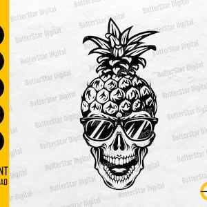 Può includere: Grafica in bianco e nero di un teschio con occhiali da sole, con un ananas in cima. L'immagine include il testo "INSTANT DOWNLOAD" e le opzioni di tipo di file: SVG, DXF, PNG, EPS e AI. Design di ButterStar Digital.