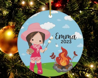 Adorno de camping personalizado, adorno de Navidad para acampar para niñas, regalo de primer viaje de camping, adorno de aventura, recuerdo de camper