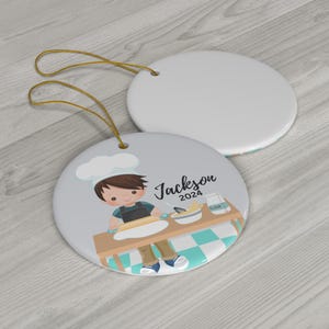 Personalisierte Backen Jungen Ornament, Jungen Koch Weihnachtsgeschenk, Backen Ornament, Urlaub Bäcker, Benutzerdefinierte Koch Ornament, Koch Andenken Ornament Bild 4