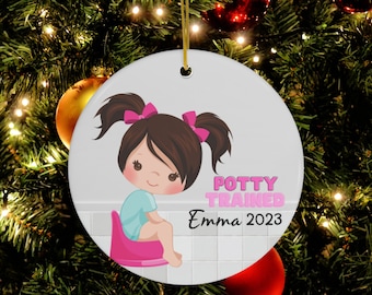 Mädchen Töpfchen Training personalisierte Weihnachtsverzierung, kleine Mädchen Töpfchen ausgebildet Ornament, Kleinkind Weihnachtsgeschenk, Töpfchen Training Andenken