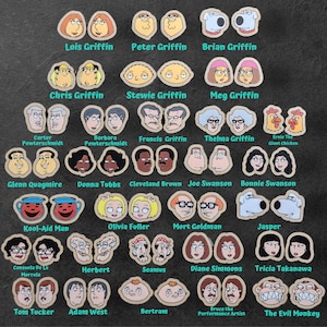 Puede incluir: Un conjunto de 20 pegatinas de personajes de dibujos animados coloridos con personajes de la serie de televisión animada Family Guy. Las pegatinas están impresas sobre un fondo blanco y presentan personajes como Peter Griffin, Lois Griffin, Brian Griffin, Stewie Griffin, Meg Griffin, Chris Griffin, Carter Pewterschmidt, Barbara Pewterschmidt, Francis Griffin, Thelma Griffin, Ernie el Pollo Gigante, Glenn Quagmire, Donna Tubbs, Cleveland Brown, Joe Swanson, Bonnie Swanson, Kool-Aid Man, Olivia Fuller, Mort Goldman, Jasper, Consuela De La Morrela, Herbert, Seamus, Diane Simmons, Tricia Takanawa, Tom Tucker, Adam West, Bertram, Bruce el Artista de Espectáculos, y el Mono Malvado.