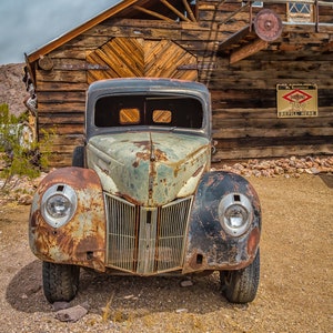 1940&#39;s rusty Ford automobile in front of an old wooden garage  | Nevada travel | antique lover | rustic decor | garage decor | Car collector