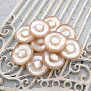 Rag-Rolled Beige Buttons, 18mm .71 inch - Satin Luminescent Breakfast Beige Shank Buttons - 10 VTG NOS Retro Mod Peach Beige Buttons P966