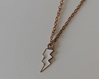 lightning bolt necklace//lightning bolt jewelry//dainty lightning bolt necklace