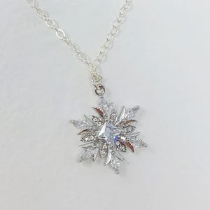 Love Deepspace Zayne Snowflake Jewelry Set Gold Elegant Snowflake Necklace White Heart Earrings Snowflake Ring Gift Set for Her