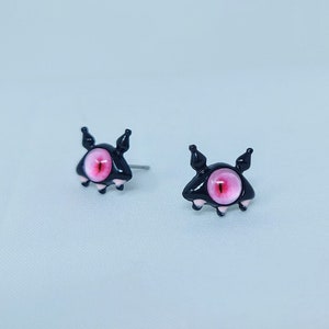 タイニーモンスタージュエリー ブラックデーモンスタッドピアス かわいいピアス ブラックトゥースモンスターピアス キュートなステートメントジュエリー ドーパミンアクセサリー