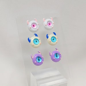 Brincos de dopamina, joias de monstros minúsculos, brincos de demônio com chifres brancos, joias fofas kawaii, presente descolado para amigos, brincos de desenho animado