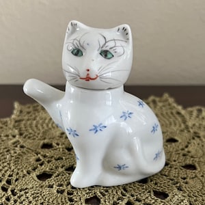 Small 3 inch cat teapot, miniature porcelain kitten tea pot, Chinese cat teapot, porcelain cat teapot, small cat figurine, teapot collection