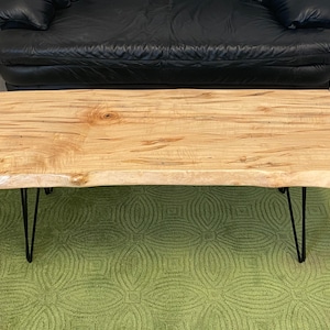 Live Edge Ambrosia Ahorn Couchtisch mit Stahl Hairpin Beinen - Atemberaubender Live Edge Tisch - Moderne rustikale Wohnkultur - Live Edge Holzplatte