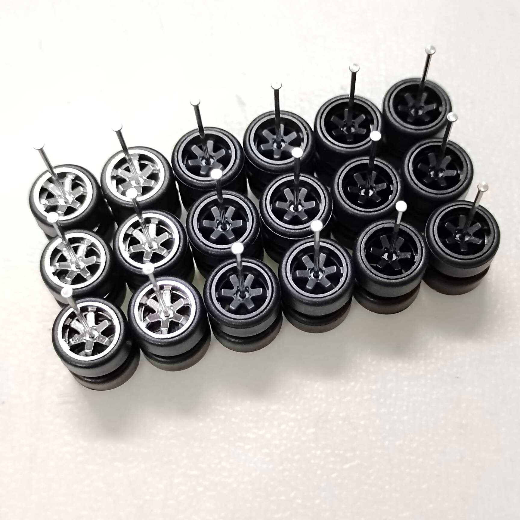 HOT WHEELS REAL RIDERS WHEELS RUBBER TIRES RED & GOLD RING 10MM 10 SETS 1/64 Toys Contemporary