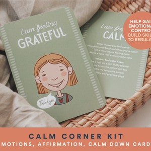 K&ouml;nnte beinhalten: Ein Satz gr&uuml;ner und wei&szlig;er Karten mit Illustrationen und Text. Die Karten sind Teil eines "Calm Corner Kit" f&uuml;r Emotionen, Affirmationen und Beruhigung. Der Text auf den Karten enth&auml;lt S&auml;tze wie "Ich bin dankbar" und "Hilft, emotionale Kontrolle zu gewinnen, F&auml;higkeiten zur Regulierung aufzubauen".