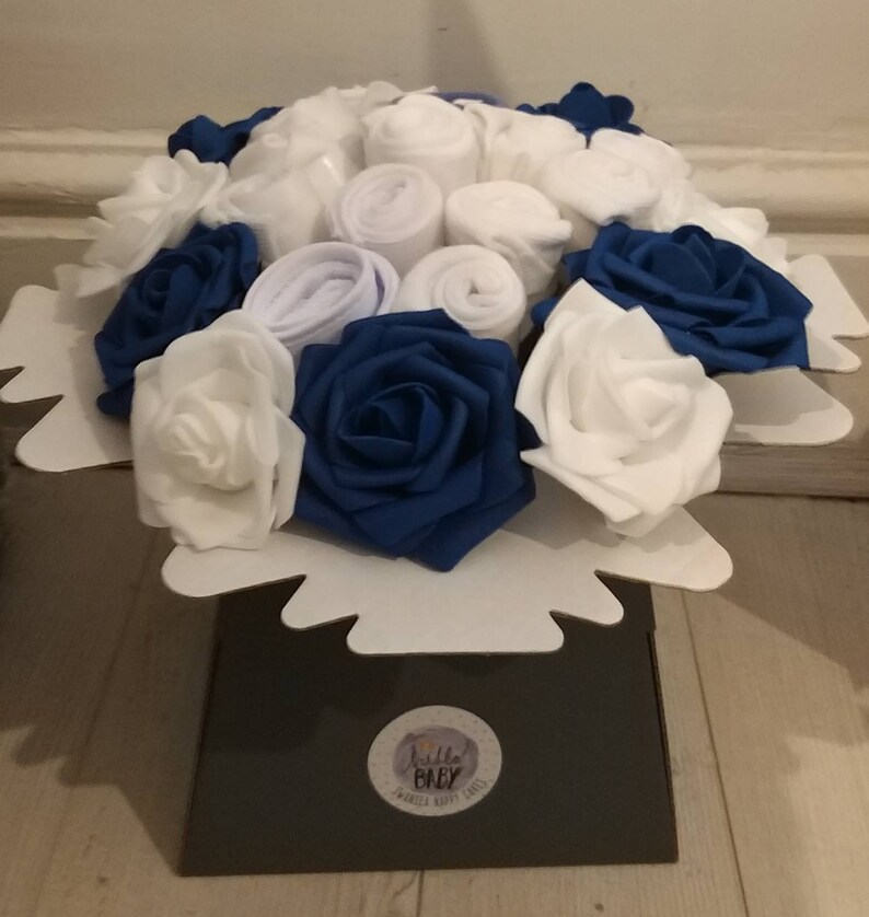 Pregnancy Navy /& White Cute Mum to be Baby Shower Gift Baby clothing Newborn Baby Gift 0-3M Nappy Cake Clothing Bouquet