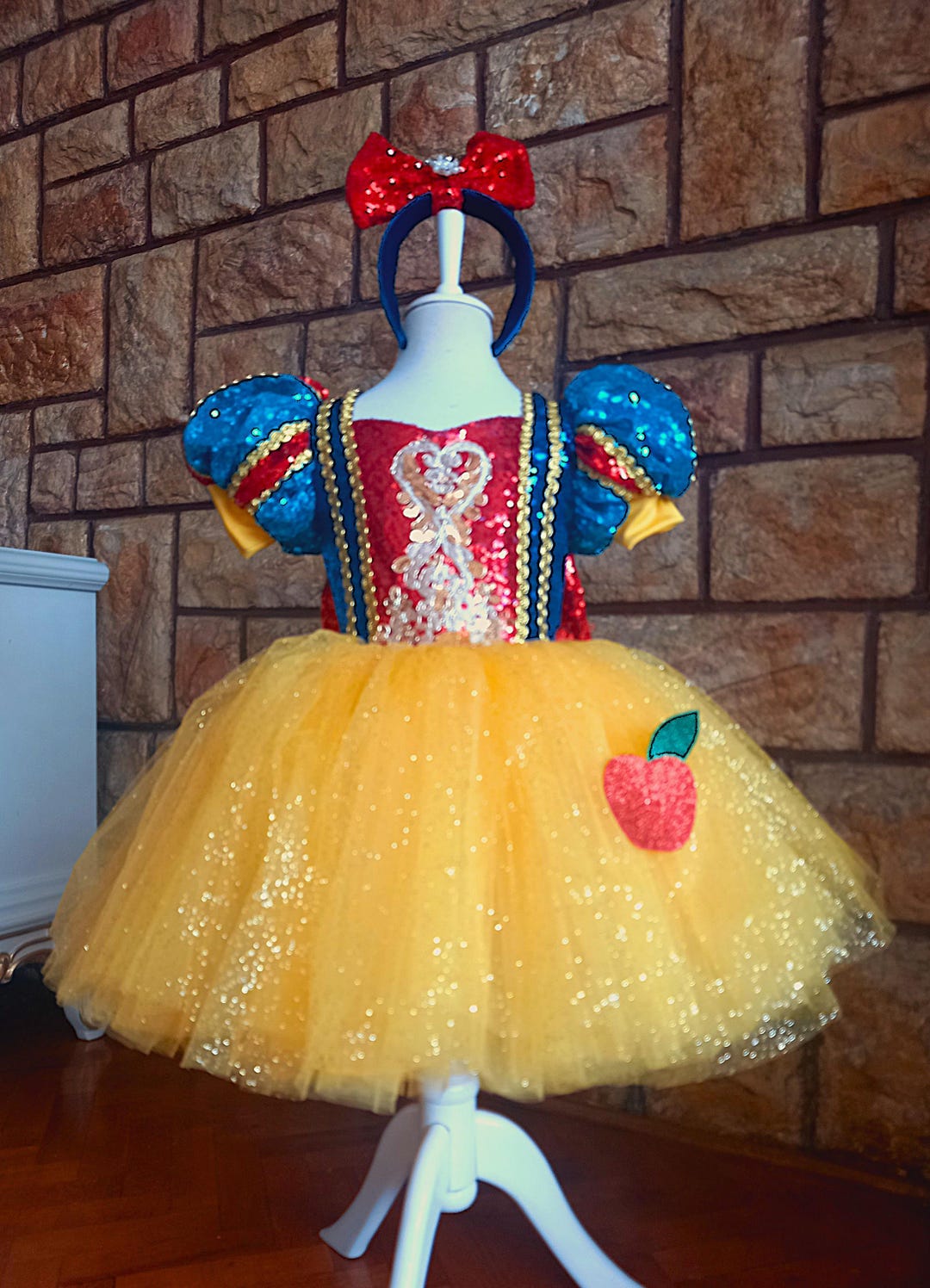 SNOW WHITE Snow White's Short Accessories as a Snow  White Disney Princess