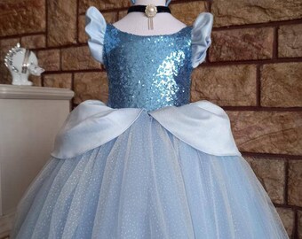 CINDERELLA-KLEID. Accessoires als Geschenk. Aschenputtel-Kostüm für Baby. Kleid der Disney-Prinzessin Aschenputtel.