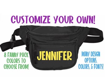 Op de afbeelding: Zwarte heuptas met de naam "JENNIFER" in gele blokletters. De afbeelding bevat de tekst "PAS JE EIGEN AAN!" en "8 FANNY PACK KLEUREN OM UIT TE KIEZEN!" en "VEEL ONTWERP OPTIES, KLEUREN & LETTERTYPEN!"