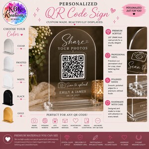 Peut inclure: Un panneau QR code en acrylique transparent en forme d'arche avec le texte Share YOUR PHOTOS, une icône d'appareil photo, la mention Scan to upload, les prénoms Emily & James et la date 09.18.2027. Il mesure 3 mm d'épaisseur sur un socle.