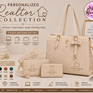 Puede incluir: Un conjunto de regalo de cuatro piezas en color beige que incluye un bolso para portátil, una cartera, un estuche para accesorios y un neceser. Cada artículo presenta el texto impreso Jessica Smith Realtor con un icono de casa y herrajes dorados.