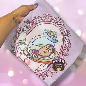 Ivoorkleurig comfort-gekleurd Buzz-shirt: Space Ranger uniseks T-shirt