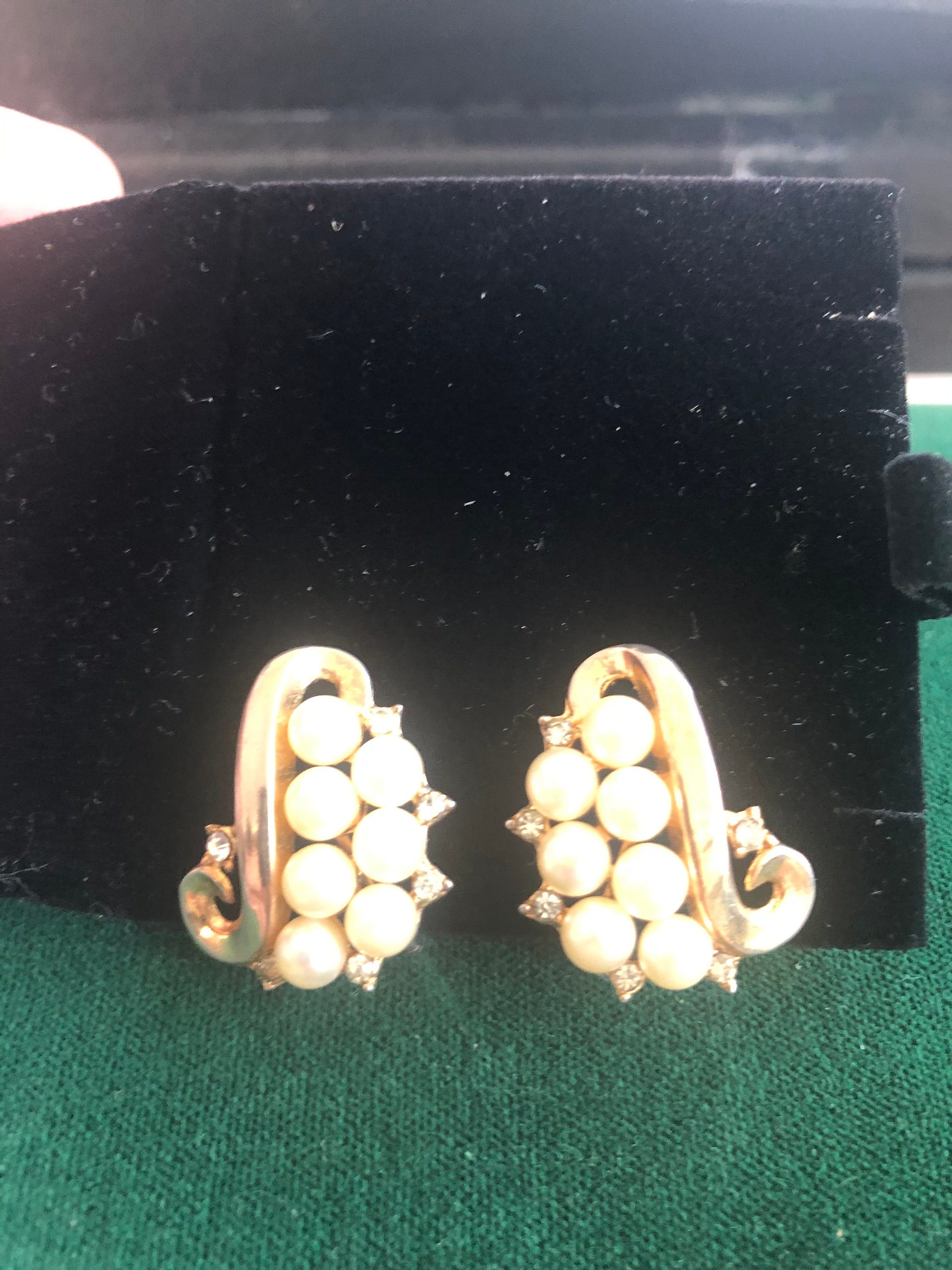 Vintage Trifari pearl clip on earrings | Etsy