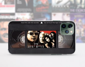 Retro VHS Tape iPhone Hülle 15 14 13 12 11 Pro Max 8 Plus, Halloween Google Pixel Hülle, Horrorfilm Die verlorenen Jungen Samsung Hülle S24 S23 S20