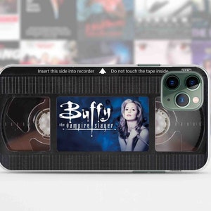 Caja de iPhone de cinta VHS 15 14 13 12 11 Pro Max 8 Plus, caja de píxeles de Google de Halloween, funda Buffy para Samsung S23 S20 S10