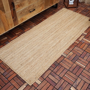 Handgewebter Teppichläufer aus Jute: Naturfaser Boho Decor