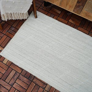 Handgewebter cremefarbener Juteteppich: Boho Teppich im Flur