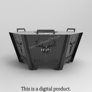 Puede incluir: Hoguera de metal negro con un dise&ntilde;o de cabeza de ciervo. La hoguera tiene una abertura redonda y una base hexagonal.