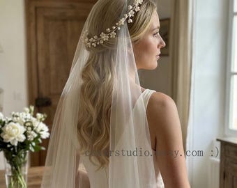 花冠のブライダルベール、ボヘミアン風ロマンティックなチュールのウェディングヘッドピース