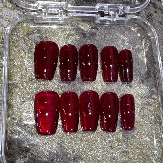 Handmade Red Acrylic Nails: Minimalist Wearable Nail Patches