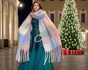 Karierter Schal aus Mohair-Mischung: Pulverblauer Quastenschal