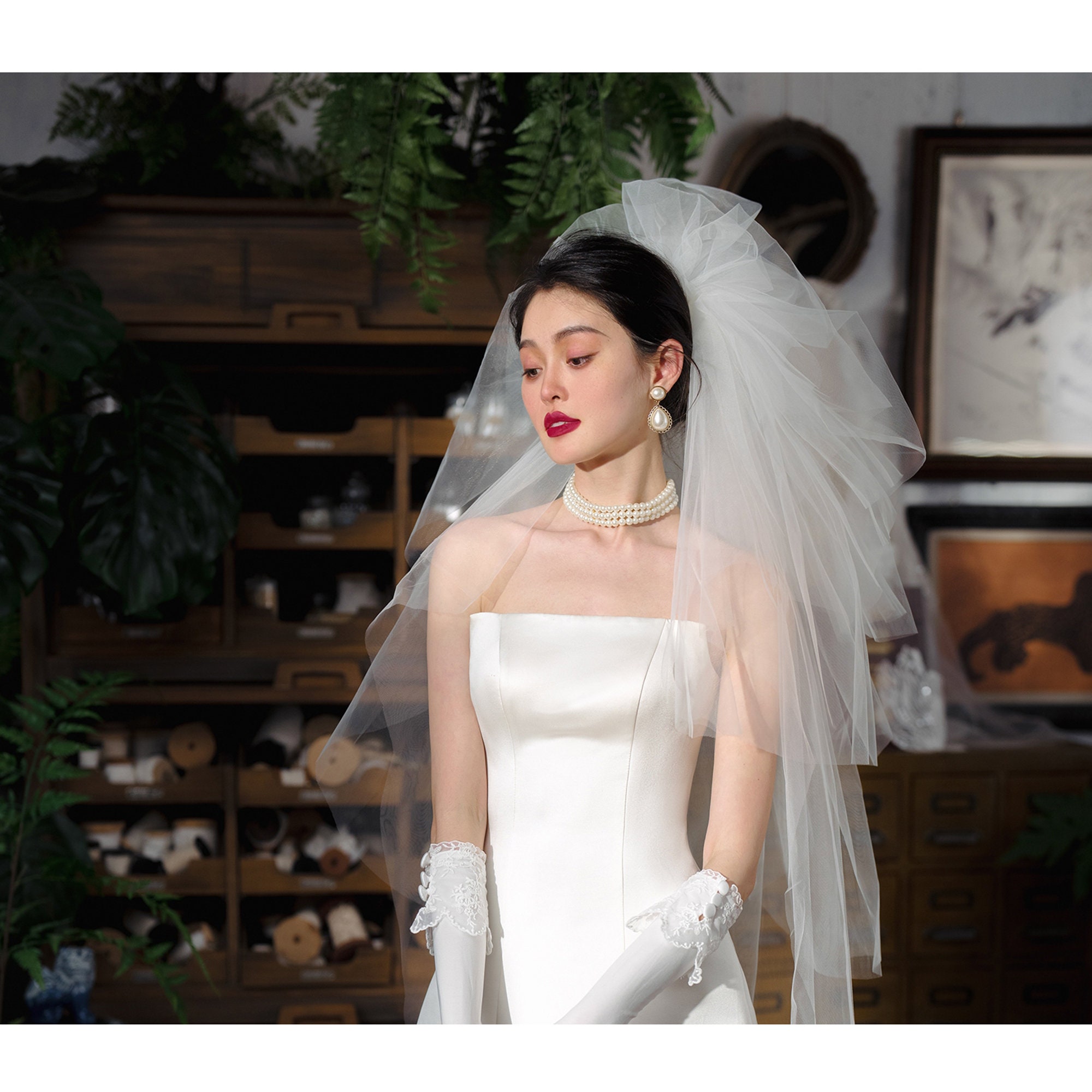 Puffy Lace Bridal Veil: Finger Length Wedding Accessory