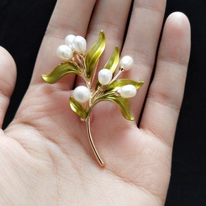 Olive branch pearl brooch, natural pearl brooch, simple and elegant corsage, suit pin, wedding accessories, mother's day gift zdjęcie 8