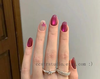 Handgefertigte Beerenrosa Katzenaugen-Press-On-Nägel | Schimmer, Sternakzent