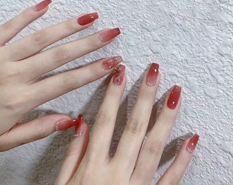 Ongles dégradés rouge fraise, ongles de mariée en perles peintes à la main, décoration d'ongles tendance douce, ongles pailletés faits main, cadeau d'anniversaire exquis