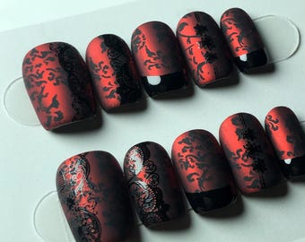 ゴシックレースのプレスオンネイル：赤と黒のバロックビクトリア様式