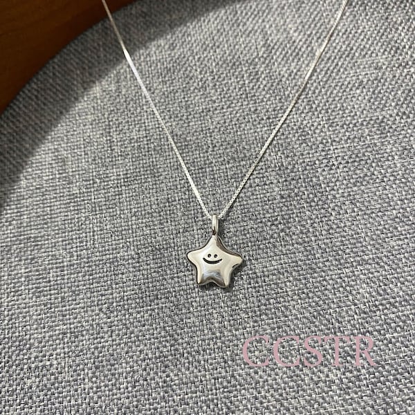 Collar con colgante de estrella sonriente en plata 925: joyería de moda delicada