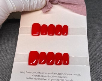 Handgefertigte rote Coffin Press On Nails: Mittlere Länge