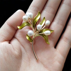 Broche branche d'olivier, perle naturelle, corsage simple et élégant, épingle à costume, accessoires de mariage, cadeau fête des mères image 9