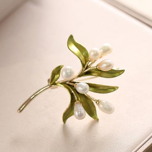 Broche de perlas rama de olivo, broche de perlas naturales, ramillete sencillo y elegante, alfiler de traje, complementos de boda, regalo del día de la madre imagen 4