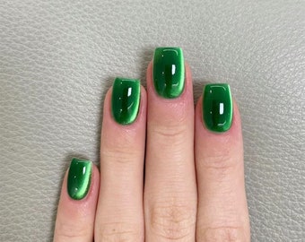 Green cat eye nails, emerald green jade cat eye nails,  luxury press-on nails, handmade gel nail set, customizable nails, any shape and size