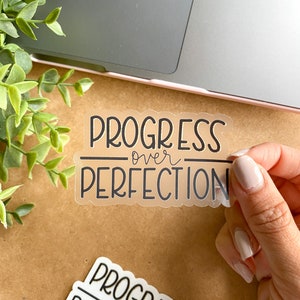 Naklejka CLEAR Progress Over Perfection | Naklejka motywacyjna, naklejka pozytywna, przezroczysta naklejka winylowa