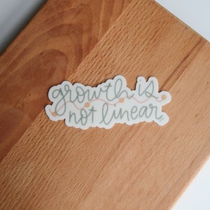 La croissance n'est pas linéaire Sticker | citations positives, sticker santé mentale, sticker imperméable, sticker motivant, affirmation positive, croissance